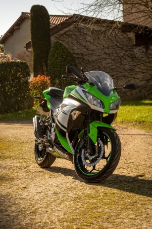 kawasaki-ninja-h2-big-0